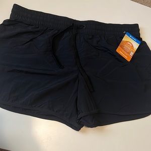 NWT Columbia brand Omni shade shorts. Size Large